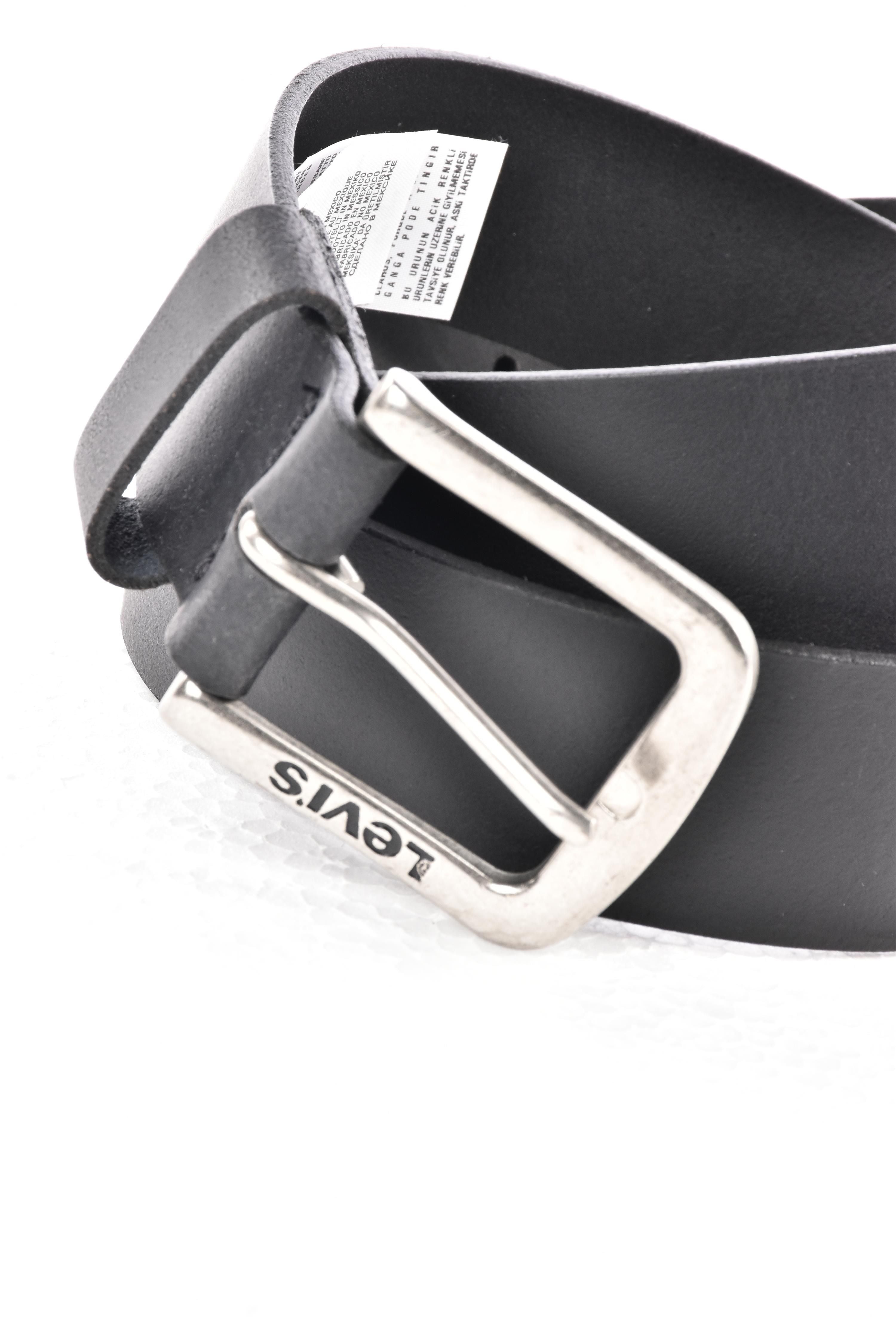 A25---levis---229108-00003NERO_1_P.JPG