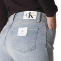 Calvin Klein Jeans Mom Donna J200205CELESTE CALVIN KLEIN