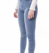 527970301CELESTE LEVIS