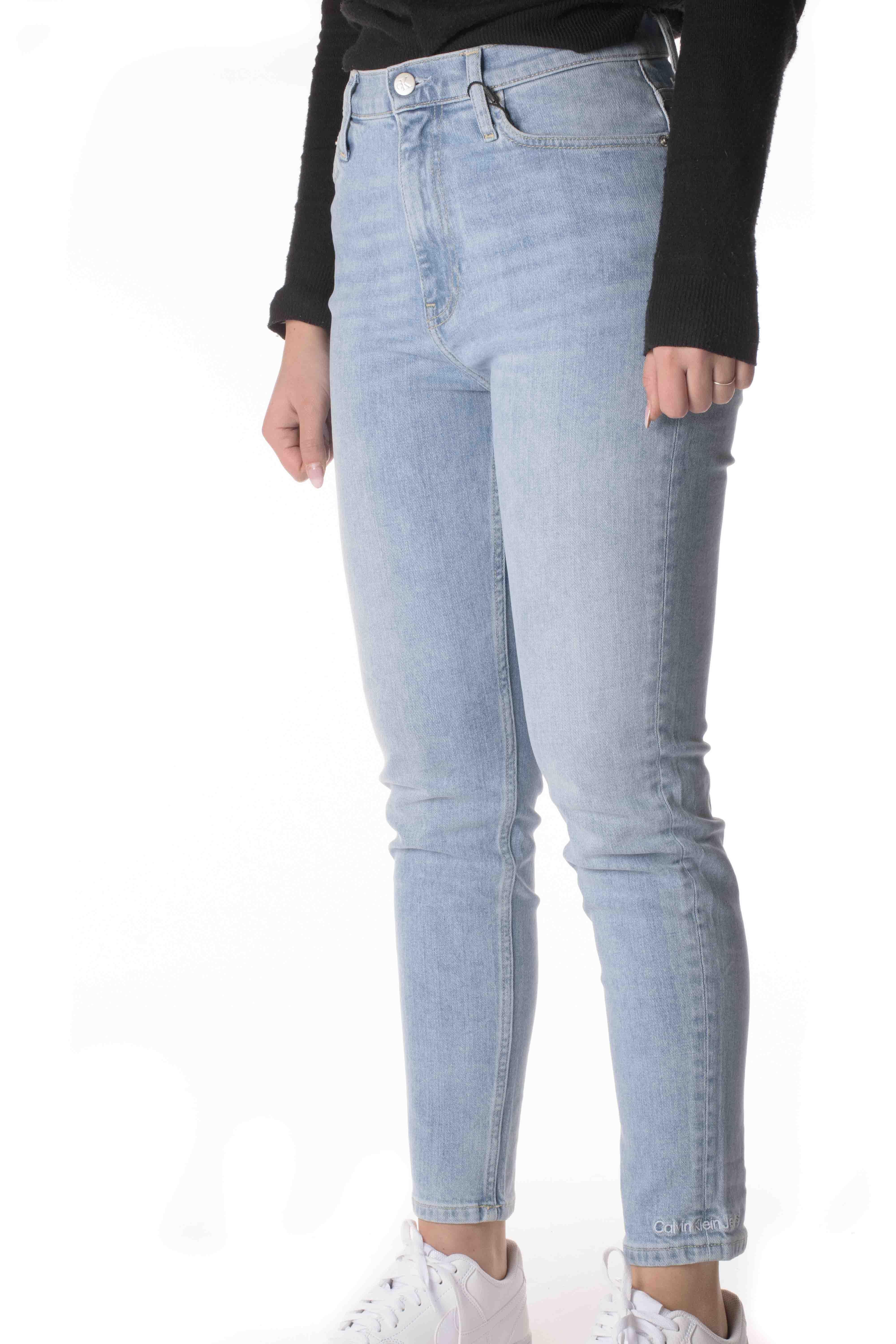 Calvin Klein Jeans Mom Donna J200205CELESTE CALVIN KLEIN