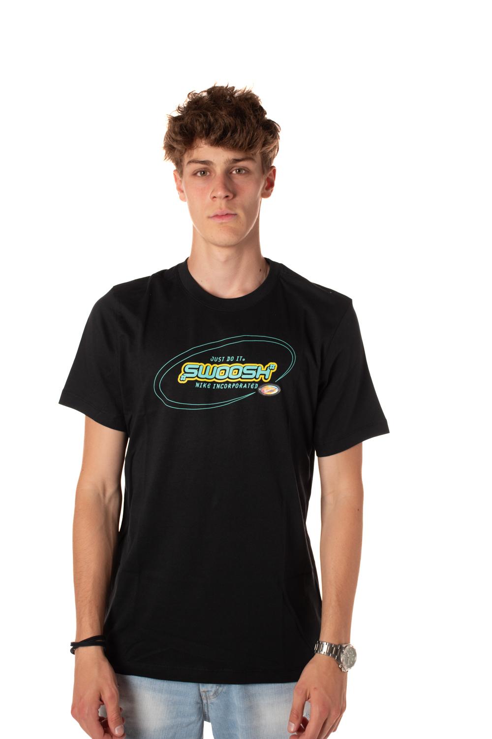 t-shirt swoosh uomo FV3743-010NERO NIKE