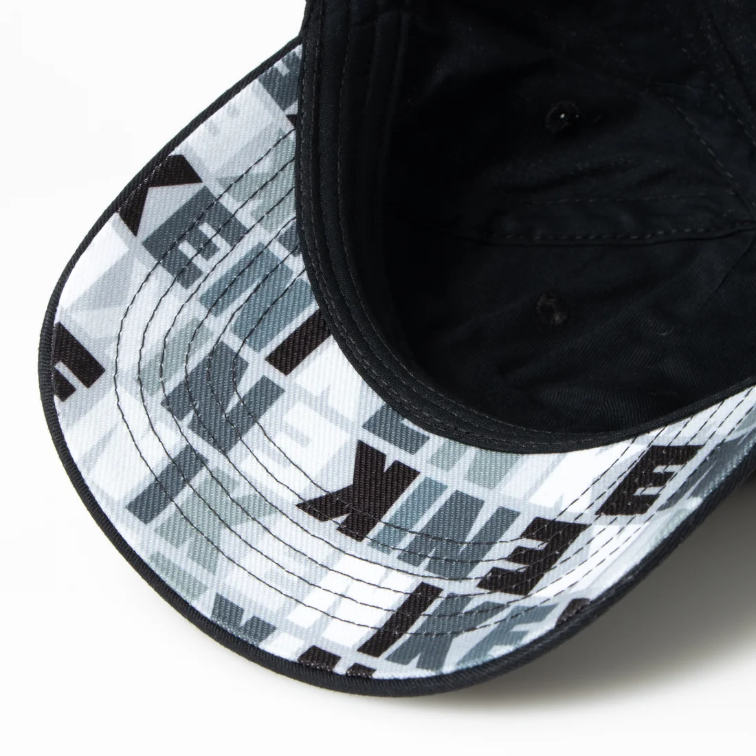 Nike Cappello ricamato bambino 3A3016-023NERO NIKE