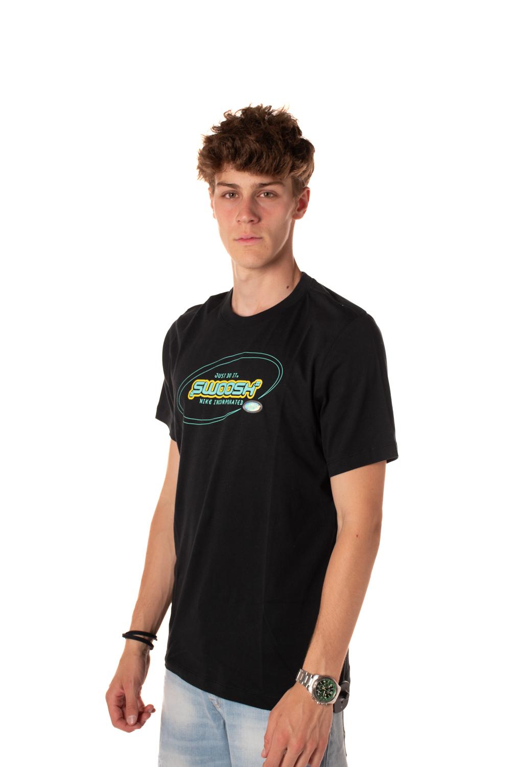 t-shirt swoosh uomo FV3743-010NERO NIKE